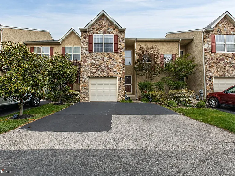80 Chadwick Cir — Photo 3