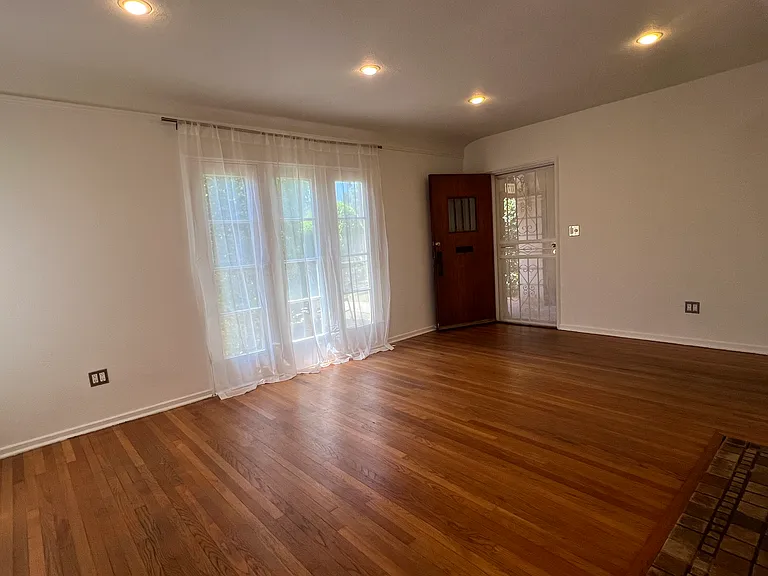 1171 Huntington Dr #D — Photo 4