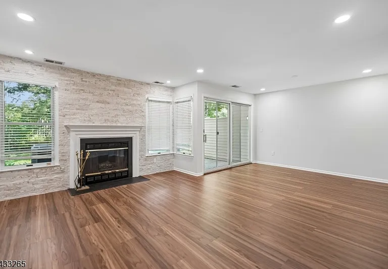 48 Eton Ct — Photo 7