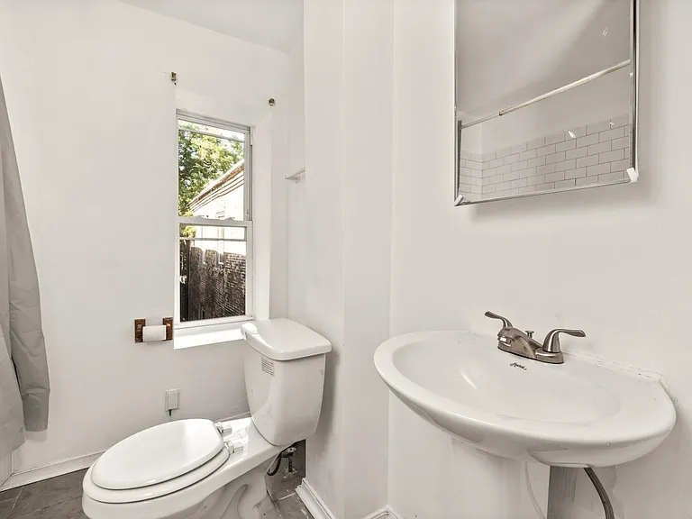 5-4230 Chestnut St #5 — Photo 9