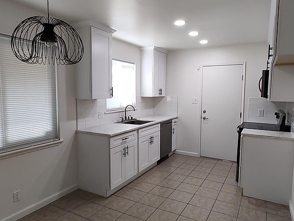 4th image of 3553 Pope Ave