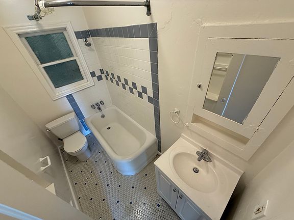 5th image of 439 49th St APT 25
