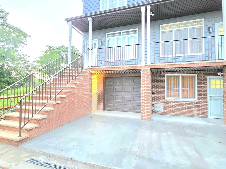 793 Olympia Blvd #1 — Photo 3