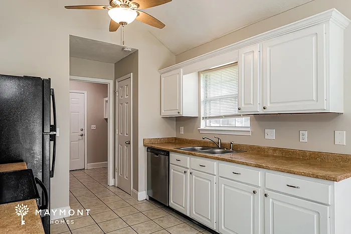2038 Red Oak Dr — Photo 7