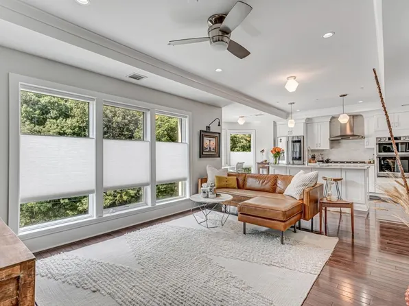 56 Eton Row, Weehawken, NJ 07086