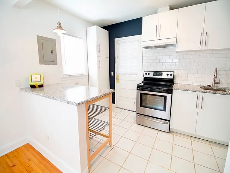 2101 Ward St — Photo 2