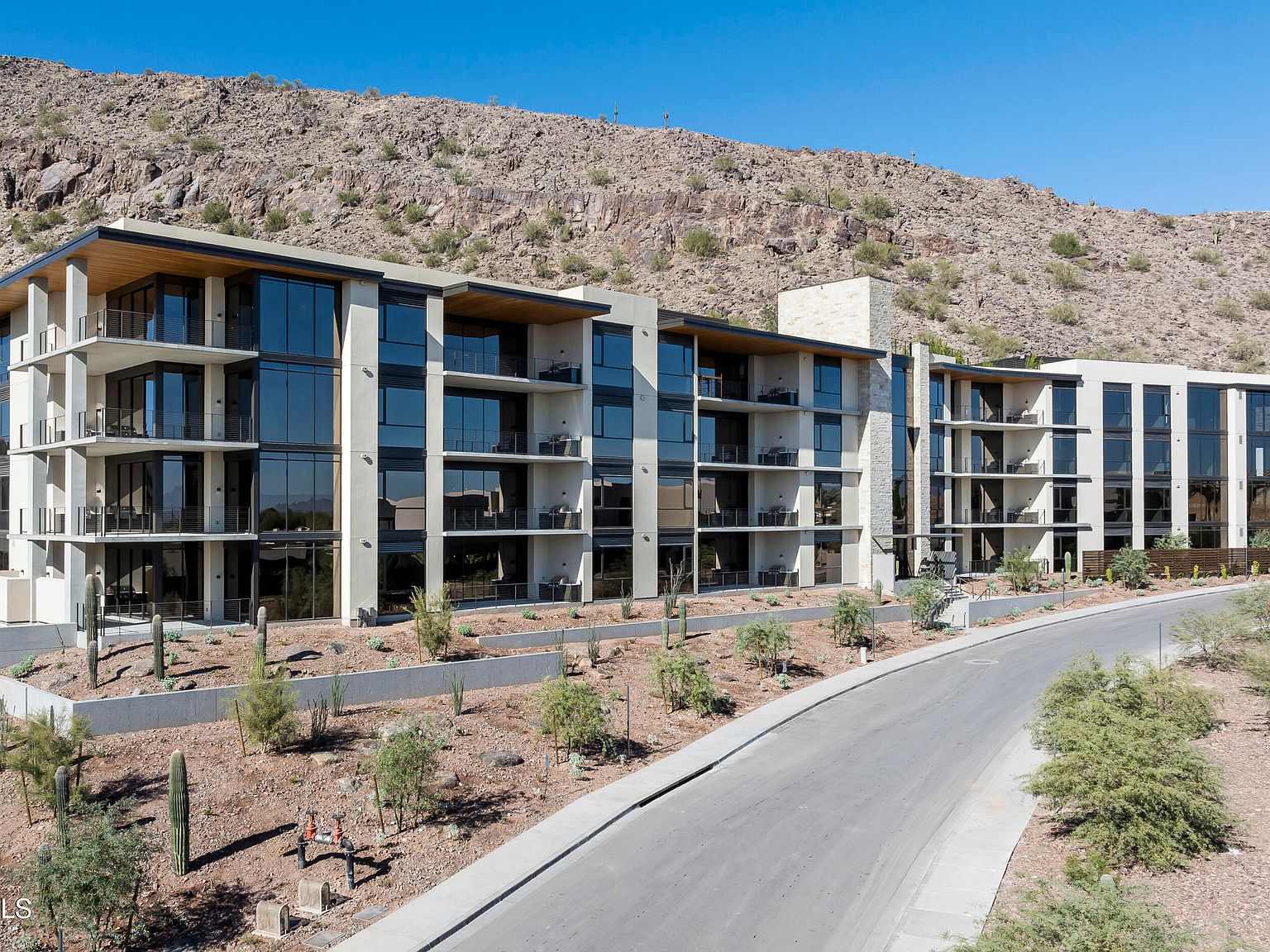 5000 N Camelback Ridge Rd #210