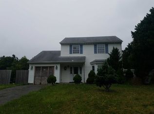 938 Scherger Ave, East Patchogue, NY 11772
