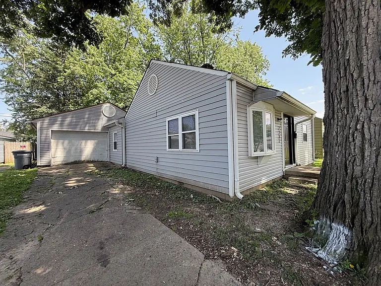 2237 Saint Paul St — Photo 3