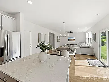 152 Lancashire Ct — Photo 10