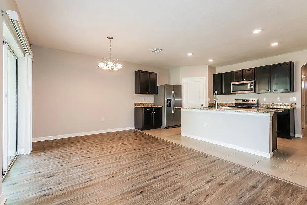 4 bed, 2.0 bath, 1828 sqft, $2,460 — Photo 3