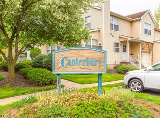 8 Chelsea Dr, Piscataway, NJ 08854