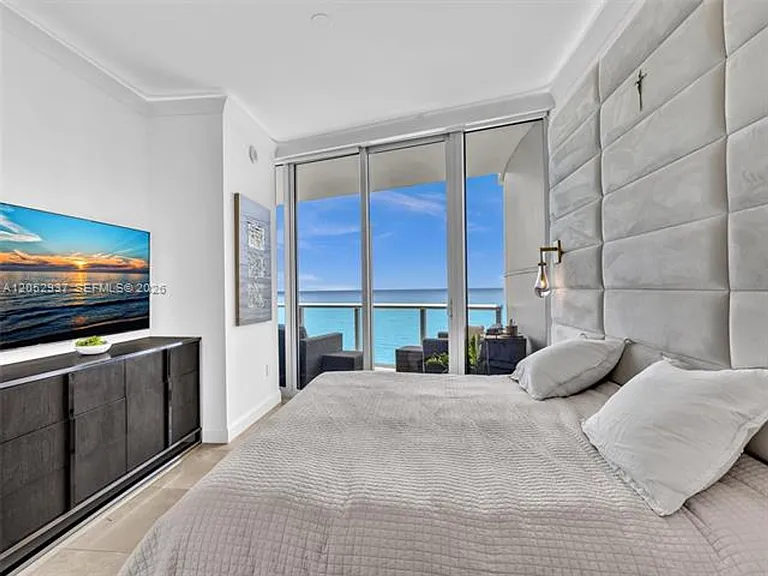 17001 Collins Ave #CU-2106 — Photo 12