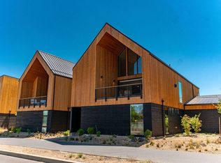 61282 Meeks Trl, Bend, OR 97702