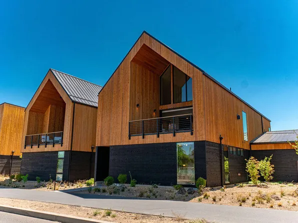 61282 Meeks Trl, Bend, OR 97702