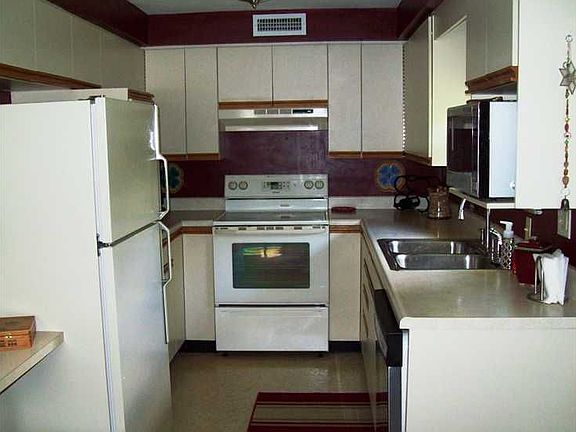 5th image of 131 W Point Dr