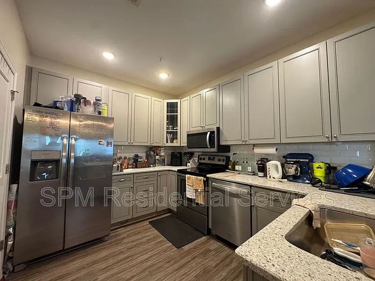207 Fullford Ln #202 — Photo 7