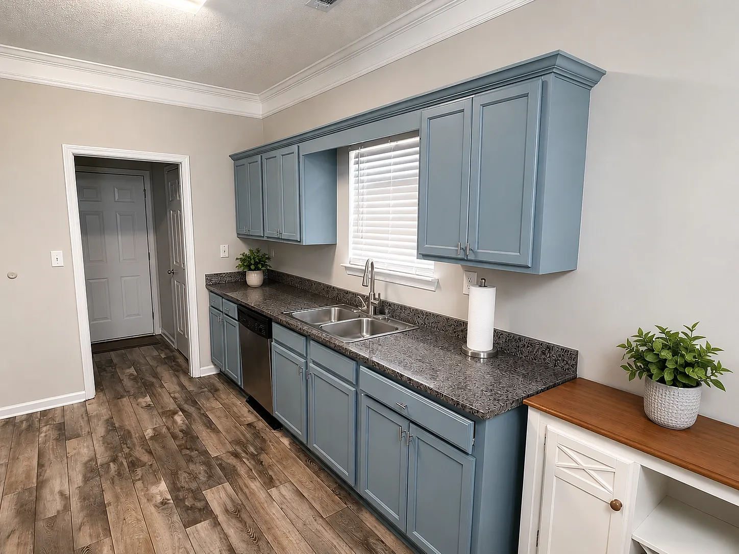 3 bed, 2.5 bath, 1916 sqft, $2,250 — Photo 4