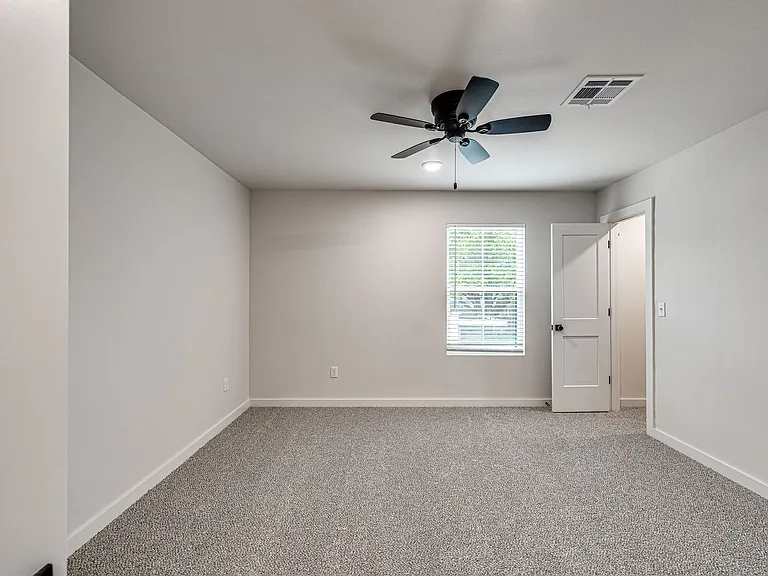 616 W 2nd St #100 — Photo 36