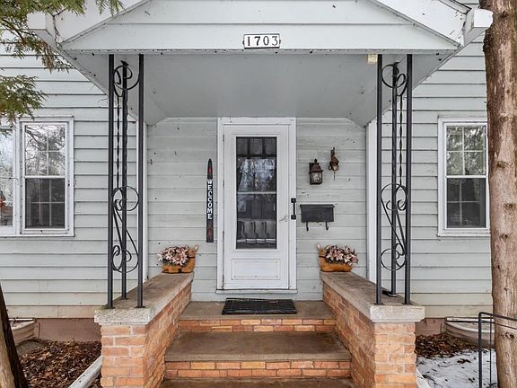 2nd image of 1703 Algoma Blvd