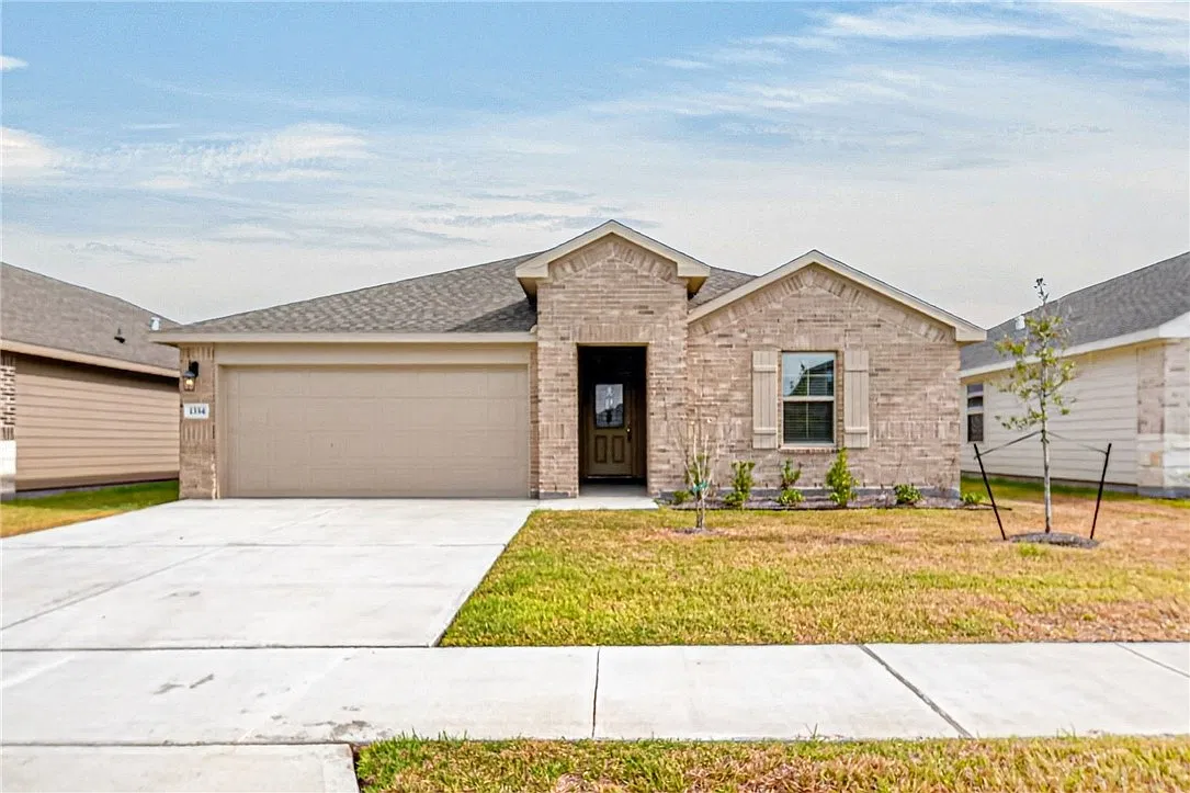4 bed, 2.0 bath, 1993 sqft, $2,495 — Photo 2