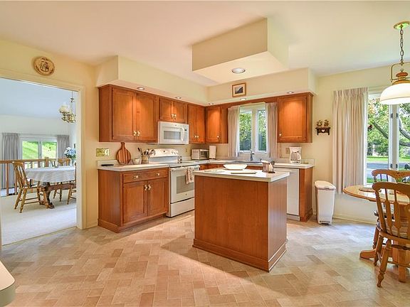 2nd image of 14 Woodbury Way