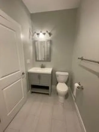 1347 W 47th St #2E — Photo 7