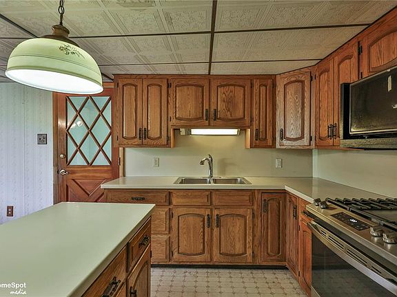 3rd image of 808 Engler Rd