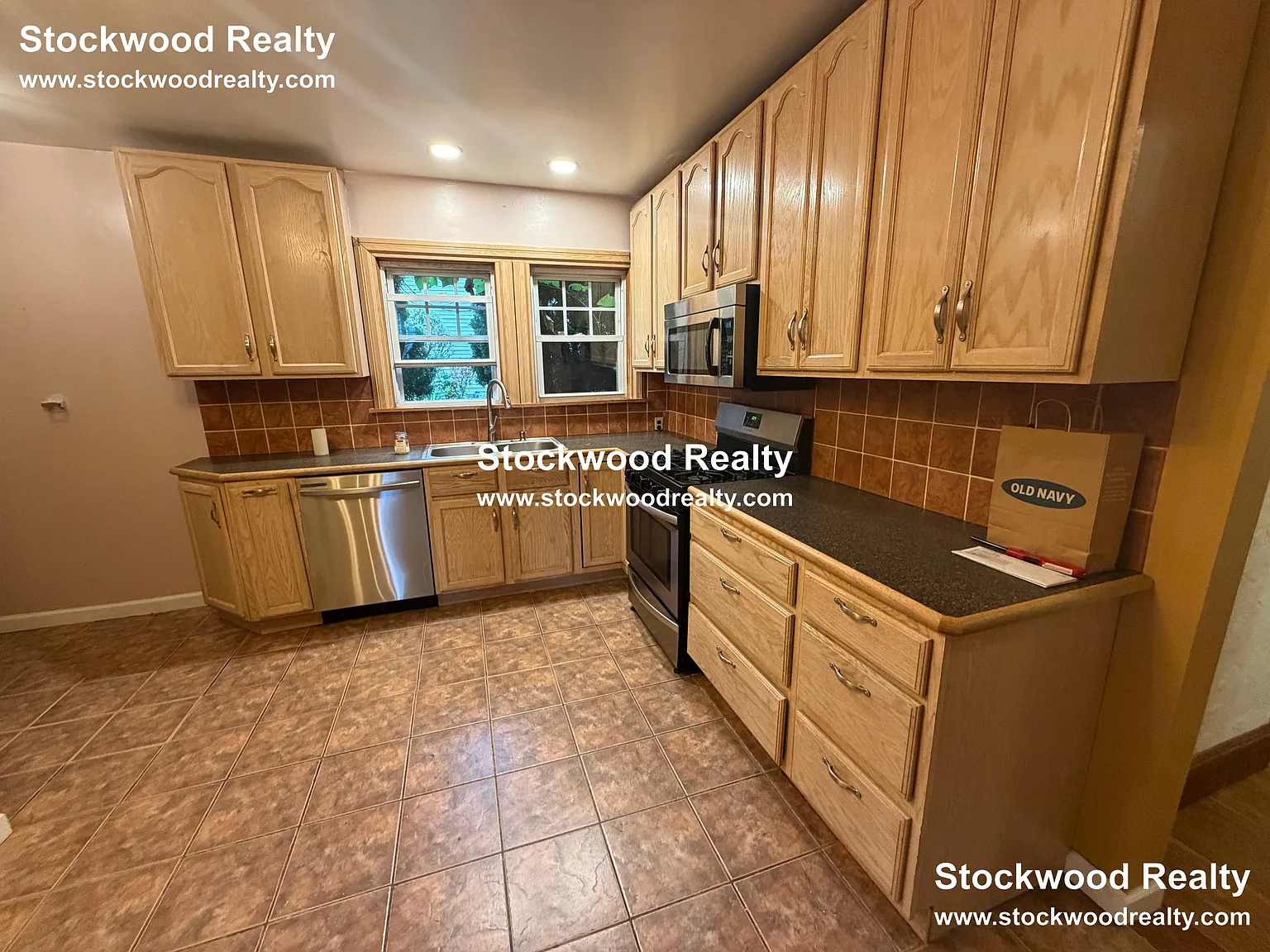 2 bed, 1.0 bath, $2,500 — Photo 2