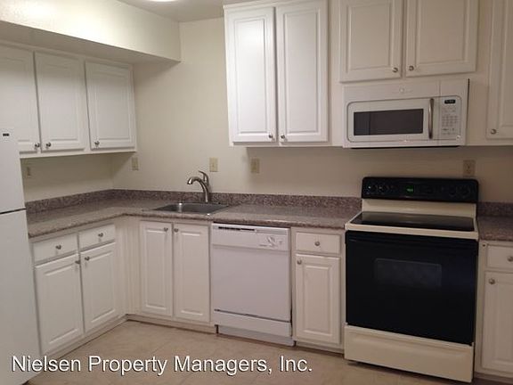 2nd image of 1421 D St APT 02