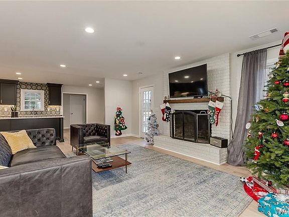 4th image of 377 Riverdale Dr