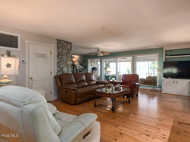 810 Madam Moores Ln #A — Photo 23