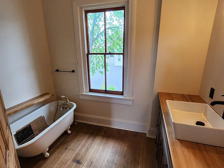 162 E 3rd St #1R — Photo 6