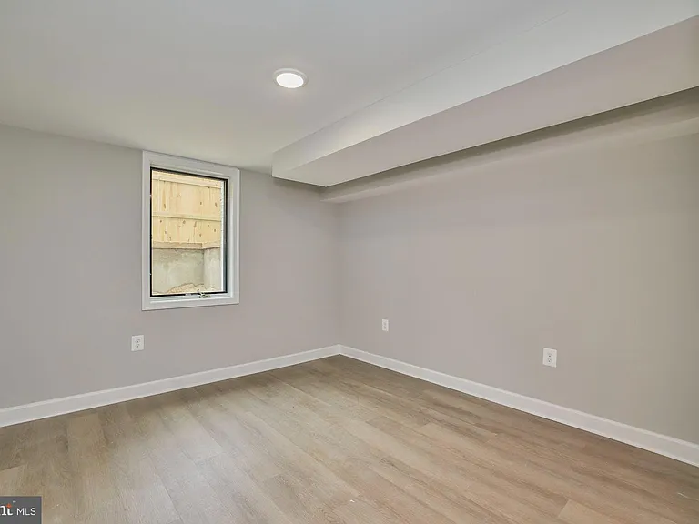 2123 N Early St — Photo 8