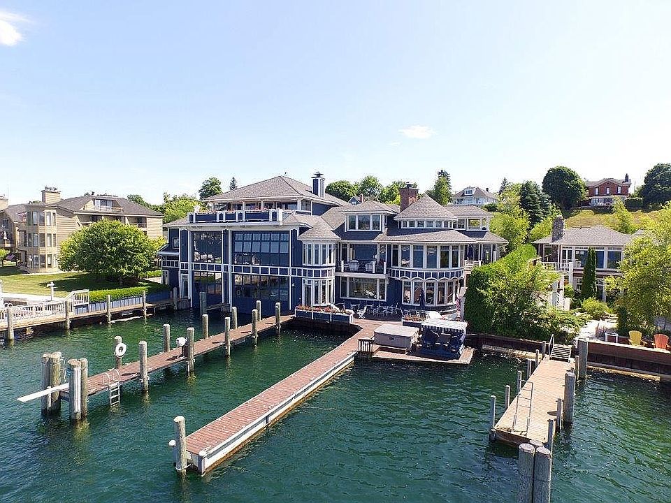 125 Belvedere Ave, Charlevoix, MI 49720 | Zillow