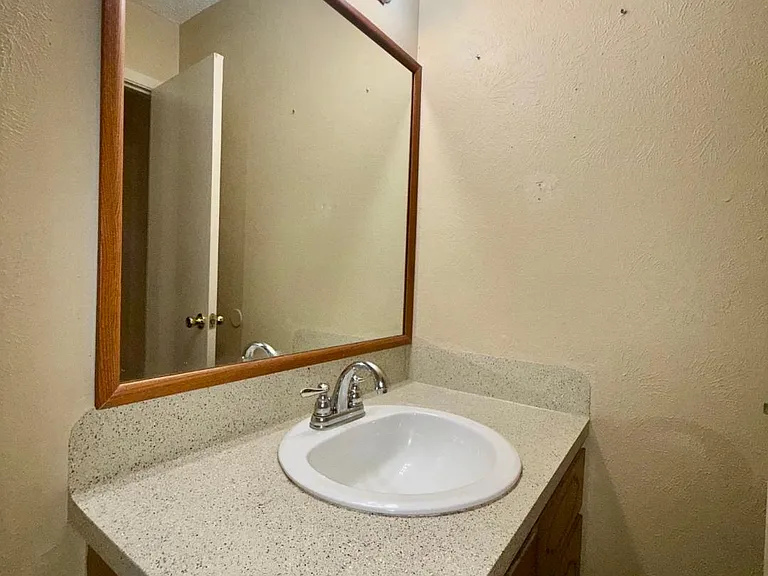 243 Lawrence Rd #11 — Photo 9