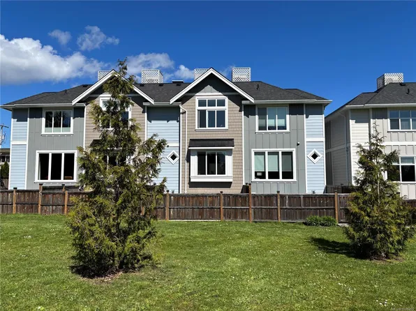 10480 Resthaven Dr #13, Sidney, BC V8L 3H3