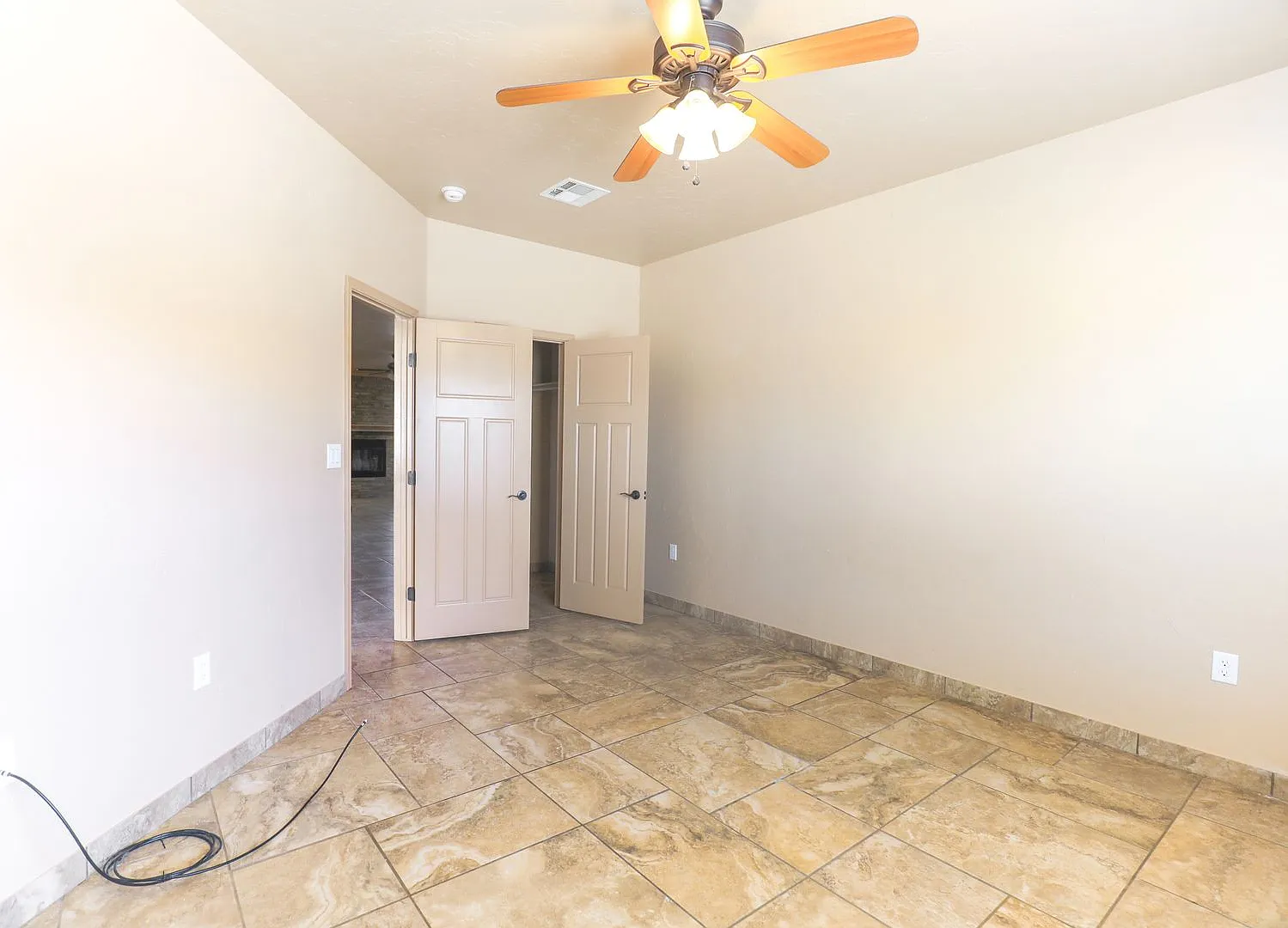 Beautiful 4 bedroom 2 bathroom — Photo 3