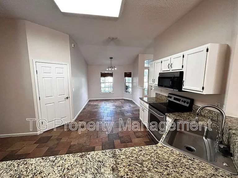 1449 Blue Heron Ln E — Photo 21