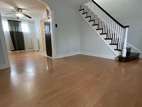 3rd image of 4727 Vista St