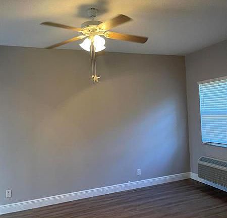 4th image of 8371 Mulligan Cir #B