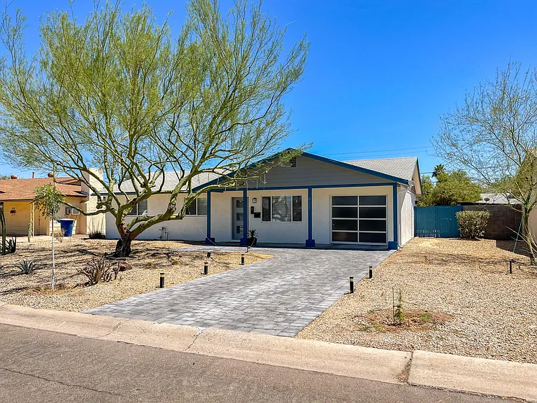 825 W Elna Rae St — Photo 2