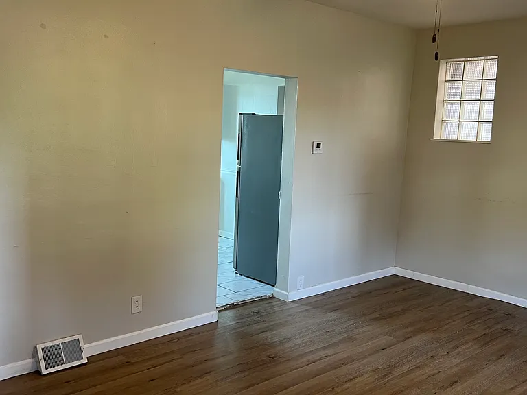 427 Ormsby Ave — Photo 5
