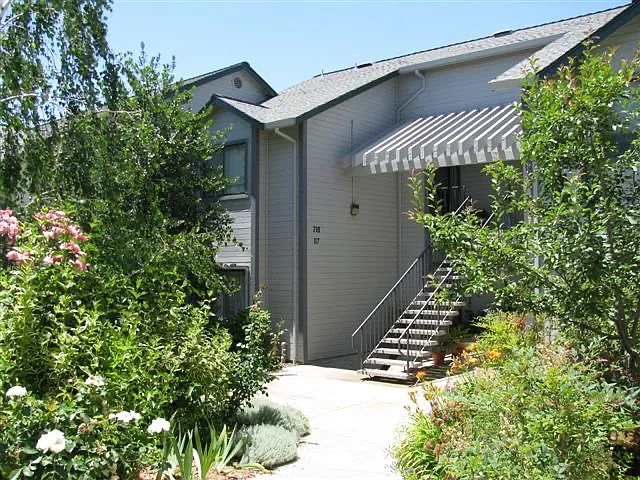 Sutter Hills Apartments — Photo 4