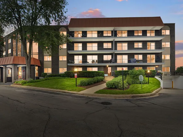 4949 Golf Rd APT 310, Skokie, IL 60077