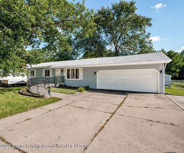 1415 Pierce Rd, Lansing, MI, 48910