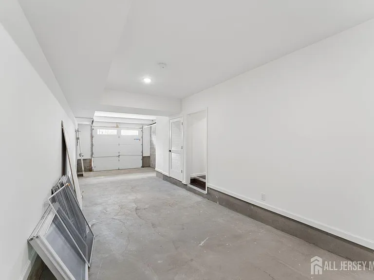 910 Bergen St #1 — Photo 10