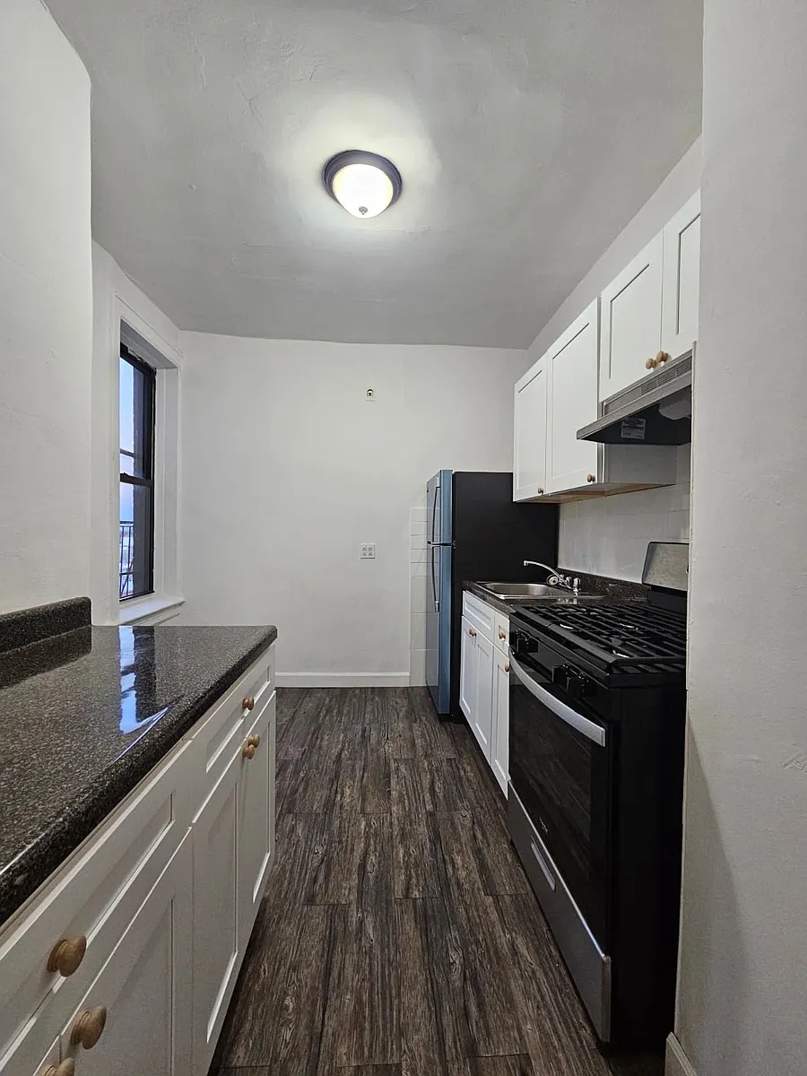 Building Photo - 25-28 42nd St #4A