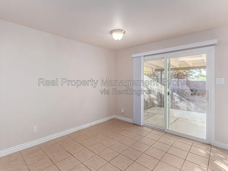 5438 S 46th Pl — Photo 15