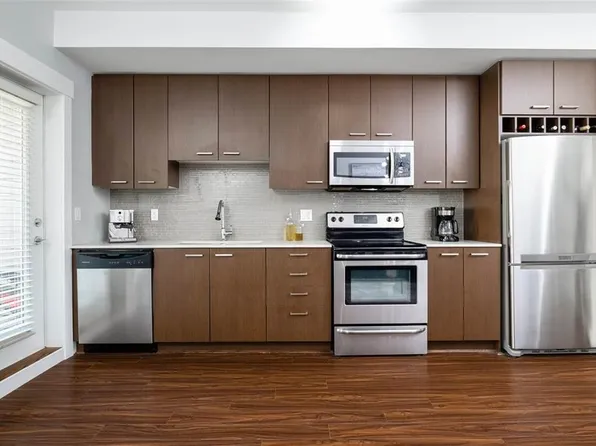 2473 Atkins Ave #308, Pt Coquitlam, BC V3C 0C4